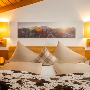 https://hotel-pension-schattberg.saalbachhinterglemmhotels.com