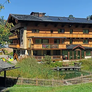 https://ski-in-ski-out-hotel-unterellmau.saalbachhinterglemmhotels.com